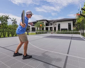 custom-backyard-Pickleball-court-backhand-shot-deshayes-pickleball-courts